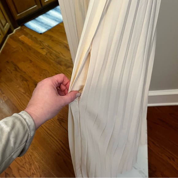 Elegant White Pleated Maxi Dress - Picture 2 of 8